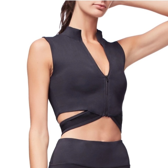 Good American Tops - 🧚🏼‍♀️Good American Lace Trim Cross Top